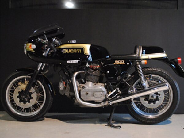 お待たせしました♪DUCATI900SS作業完了☆の画像