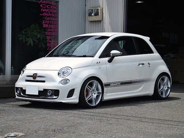ABARTH595comp×MOMO X-1の画像