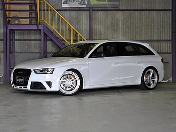 AUDI RS4 avant quattro 4.2のイメージ